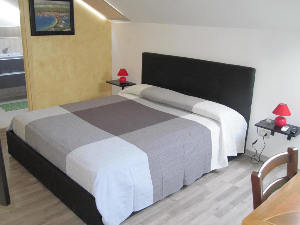 Apartamento La Mansarda Di Legno Turín Exterior foto